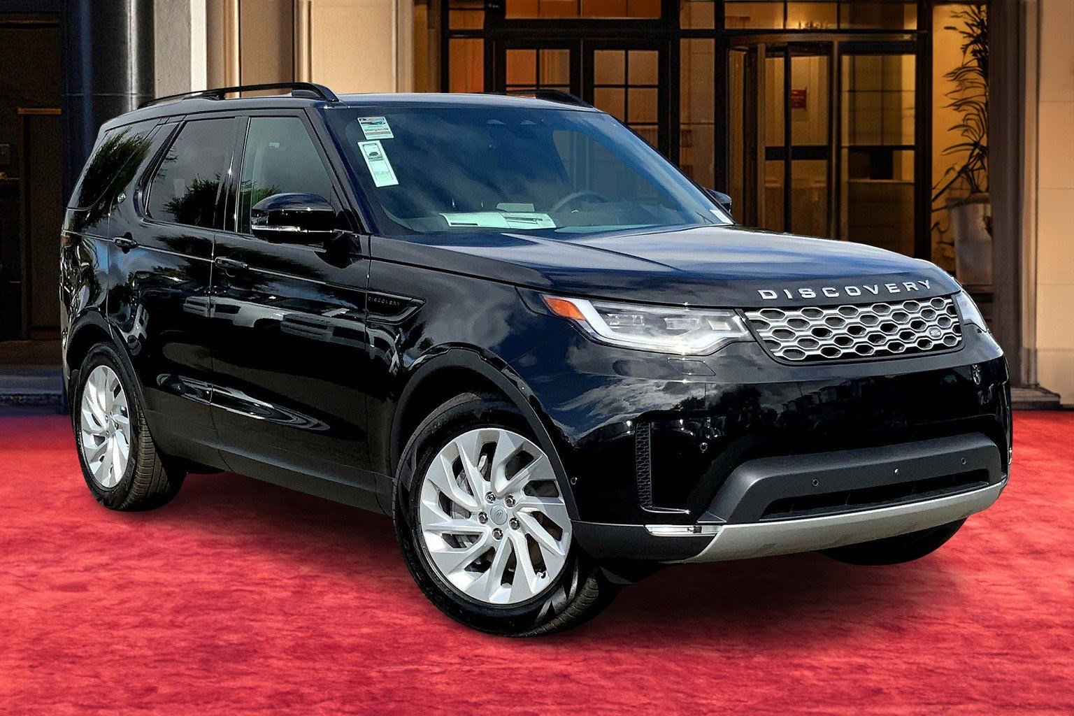 2025 Land Rover Discovery P300 S photo 2