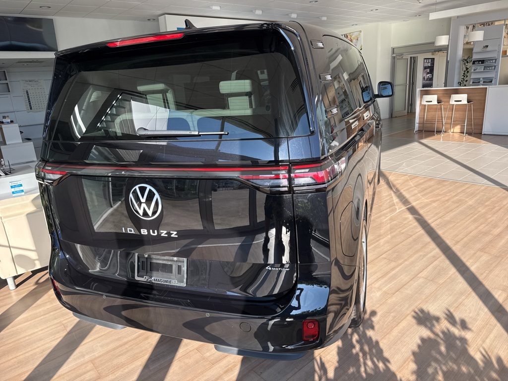 2025 Volkswagen ID. Buzz Pro Plus photo 3