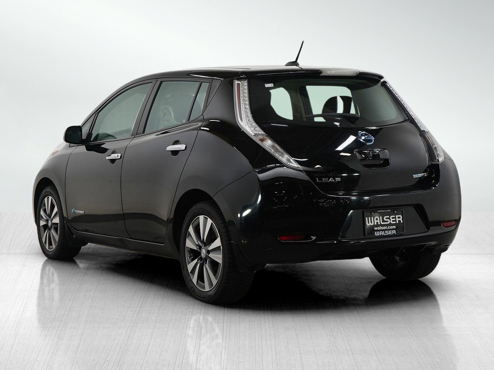 2015 Nissan Leaf SV photo 3