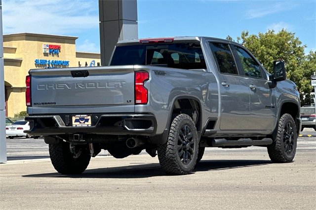 2025 Chevrolet Silverado 2500HD LT photo 4