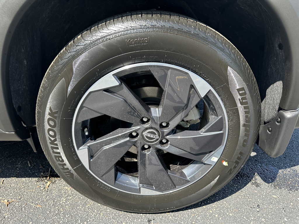 2026 Nissan Rogue SV photo 11