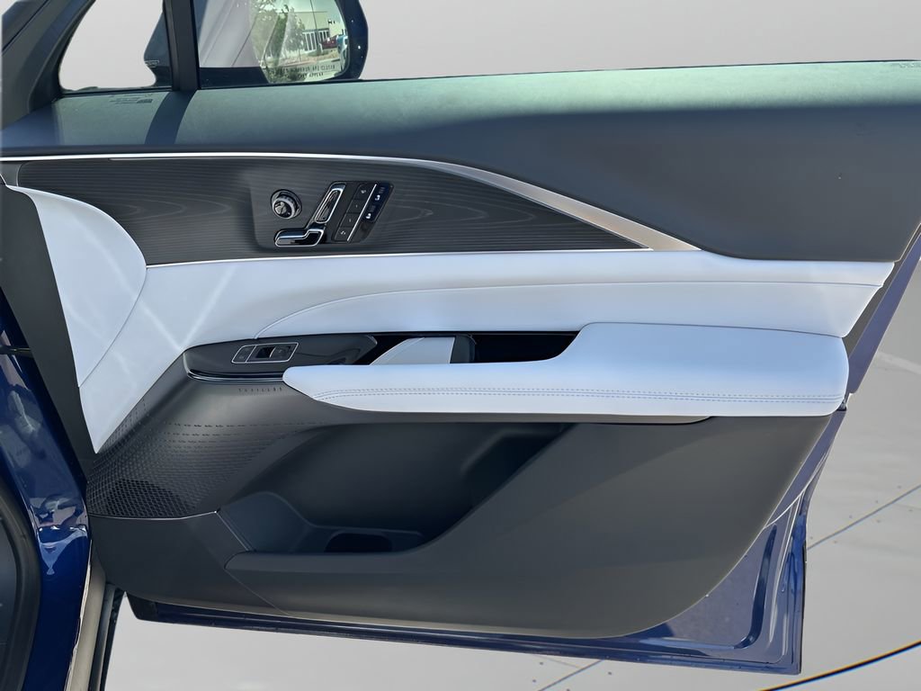 2025 Cadillac Lyriq Sport photo 11