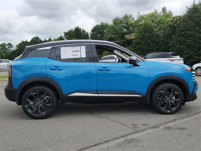 2025 Nissan Kicks SR photo 2