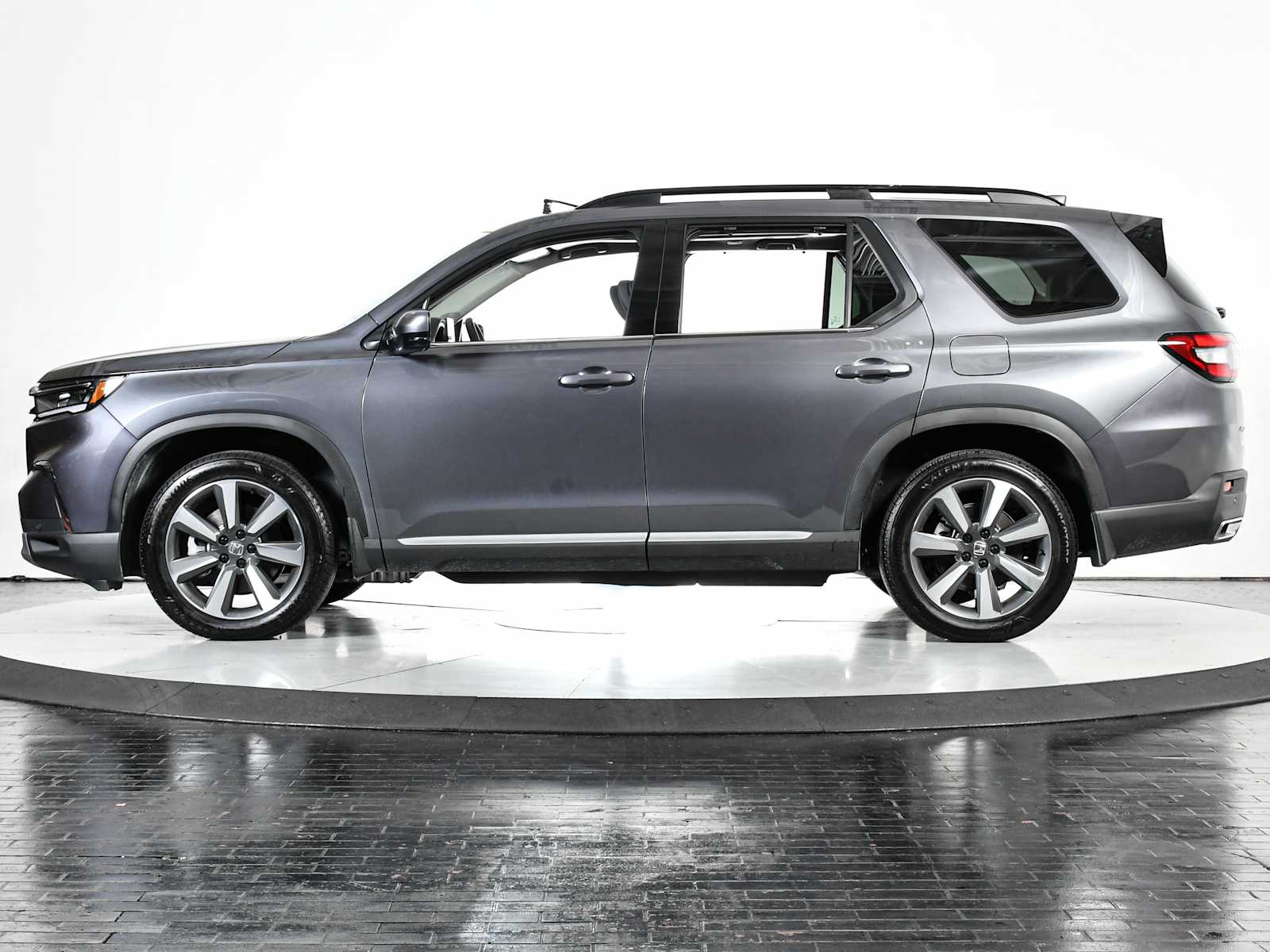 2025 Honda Pilot Touring photo 2
