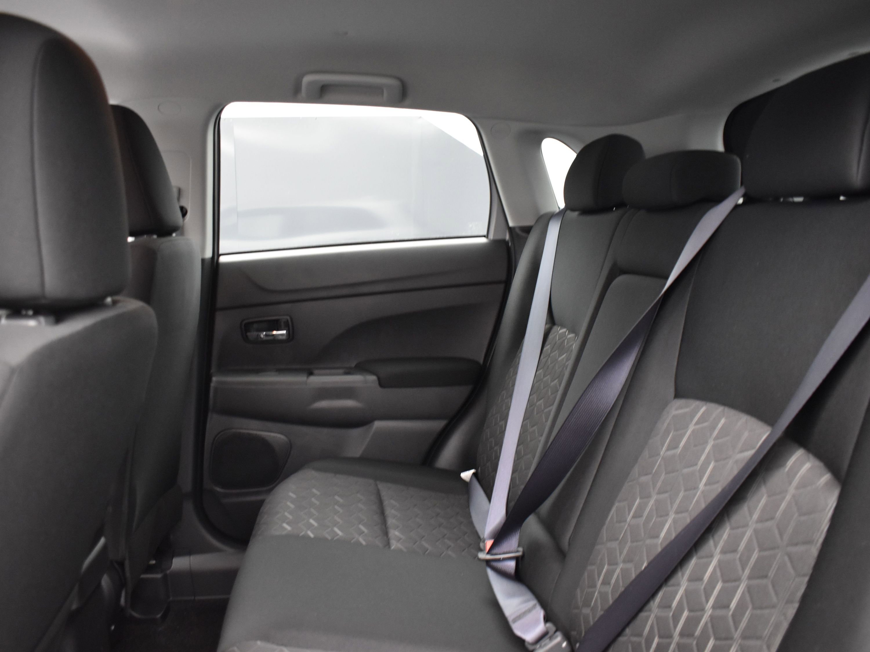 2025 Mitsubishi Outlander Sport SE photo 6