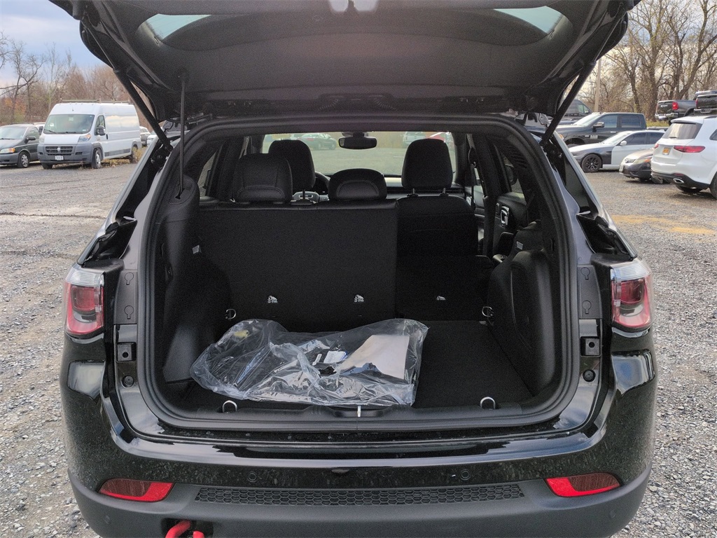 2026 Jeep Compass Trailhawk photo 3