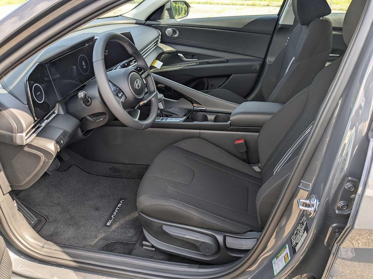 2025 Hyundai Elantra SEL Convenience photo 7
