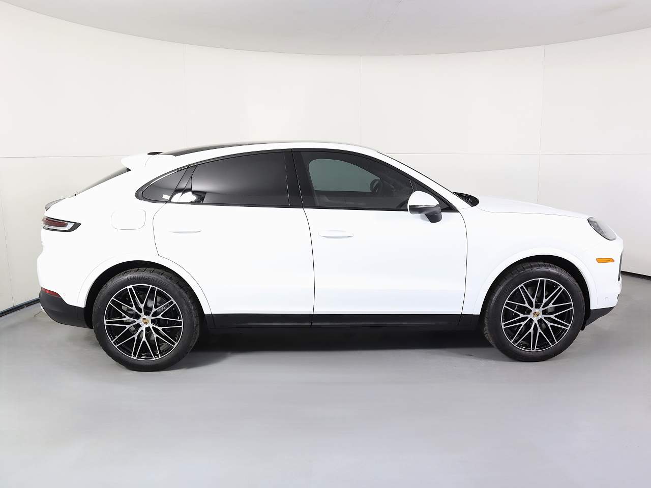 2025 Porsche Cayenne Coupe photo 8