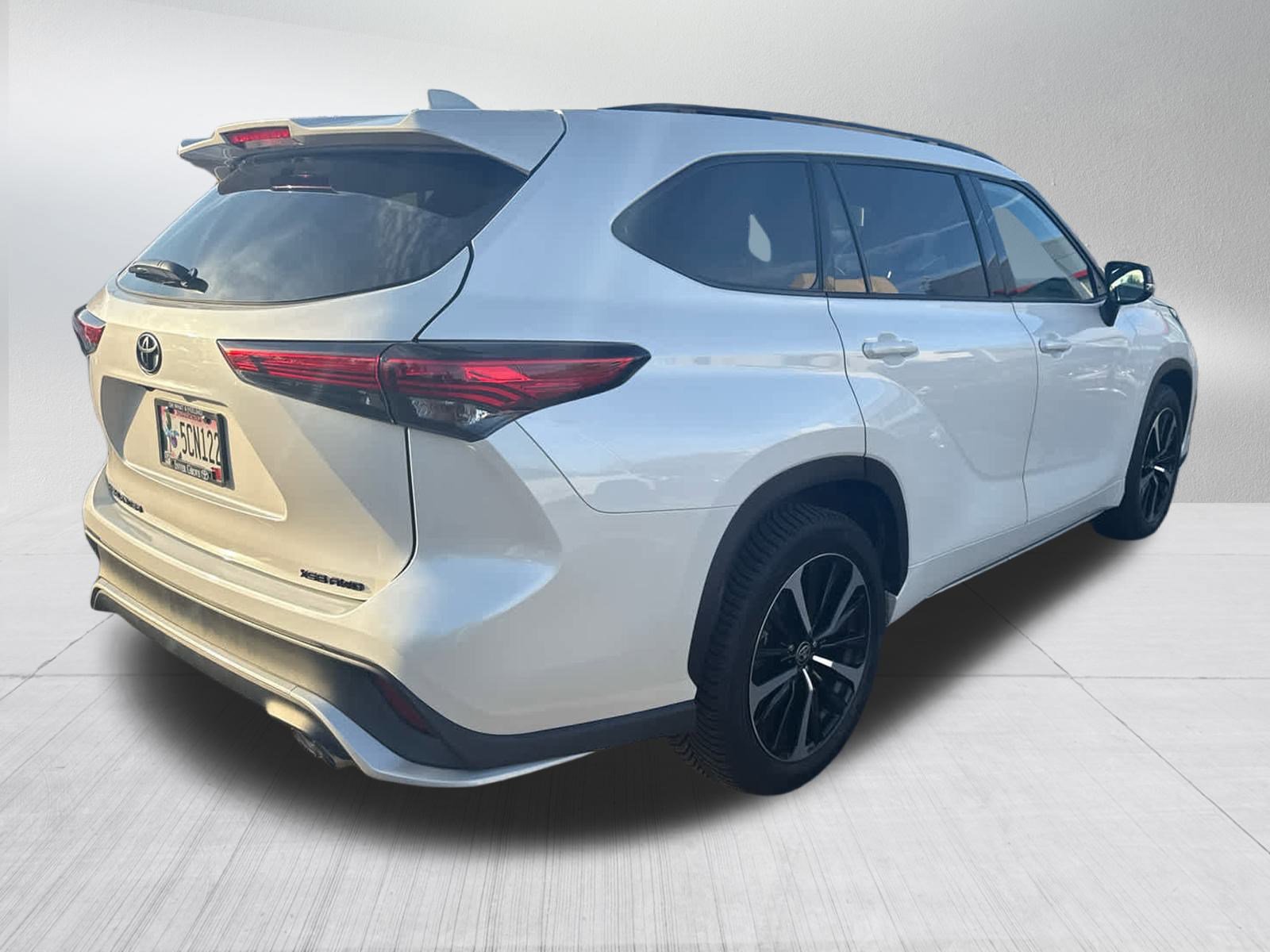 Used 2021 Toyota Highlander XSE with VIN 5TDJZRBH1MS119731 for sale in Golden Valley, Minnesota