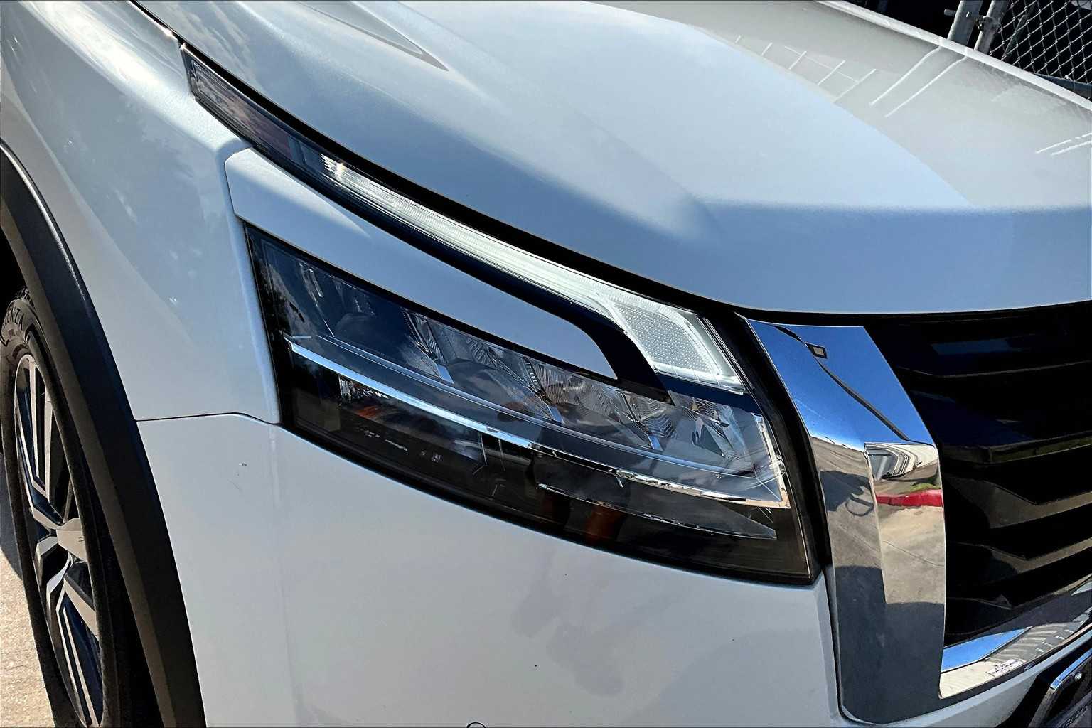 2022 Nissan Pathfinder Platinum photo 24