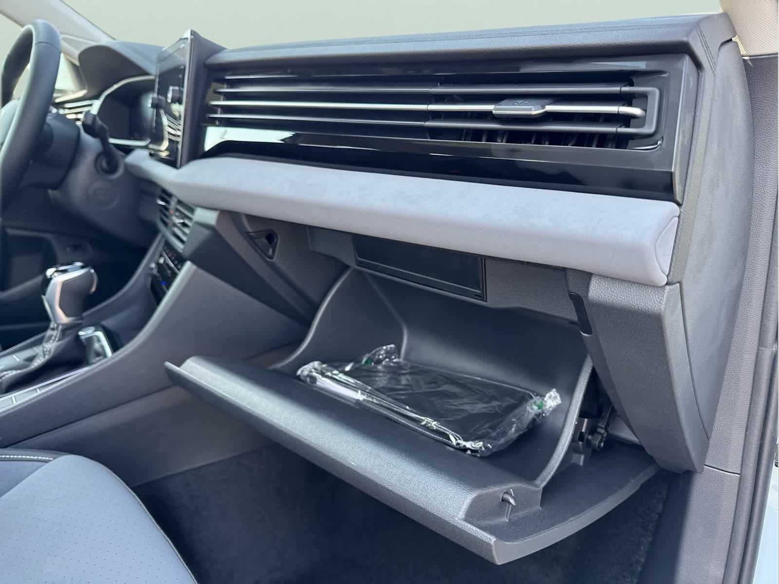 2025 Volkswagen Jetta SE photo 35