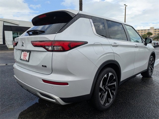 2022 Mitsubishi Outlander SE photo 3