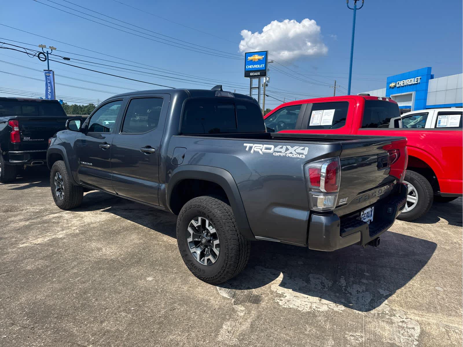 2023 Toyota Tacoma TRD photo 3