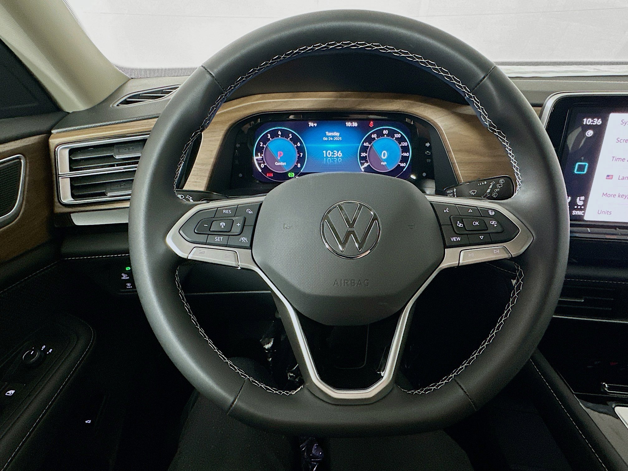 2025 Volkswagen Atlas SE Technology photo 11
