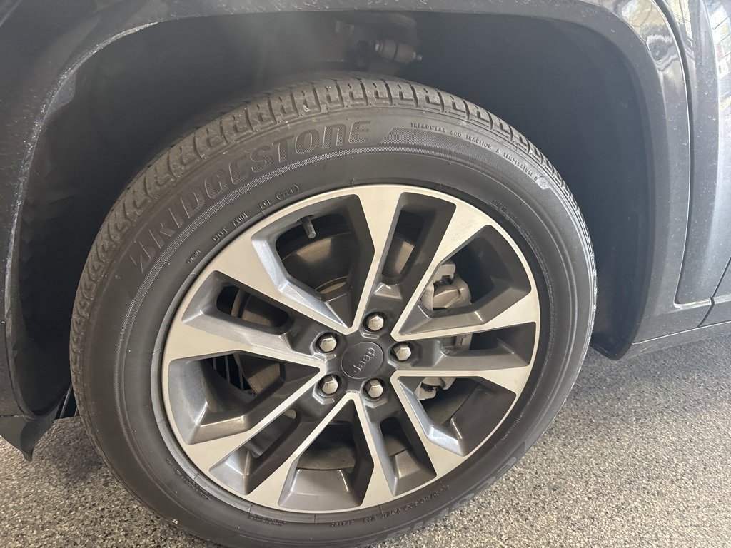 2021 Jeep Grand Cherokee Overland photo 2