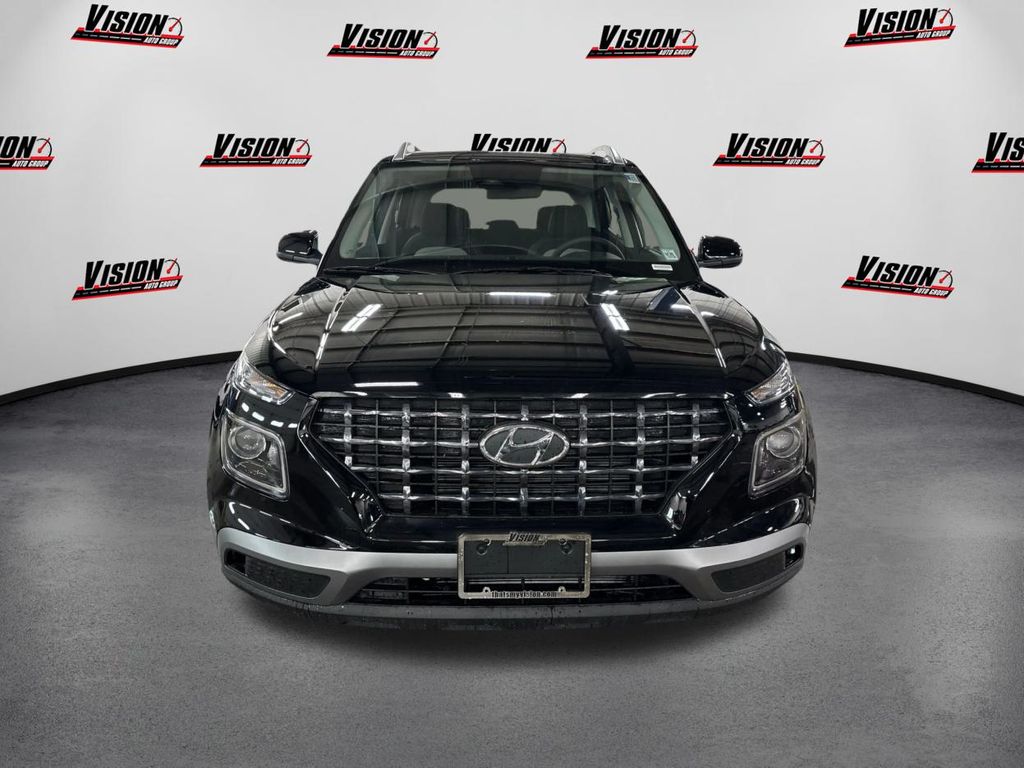 2025 Hyundai Venue SEL photo 2