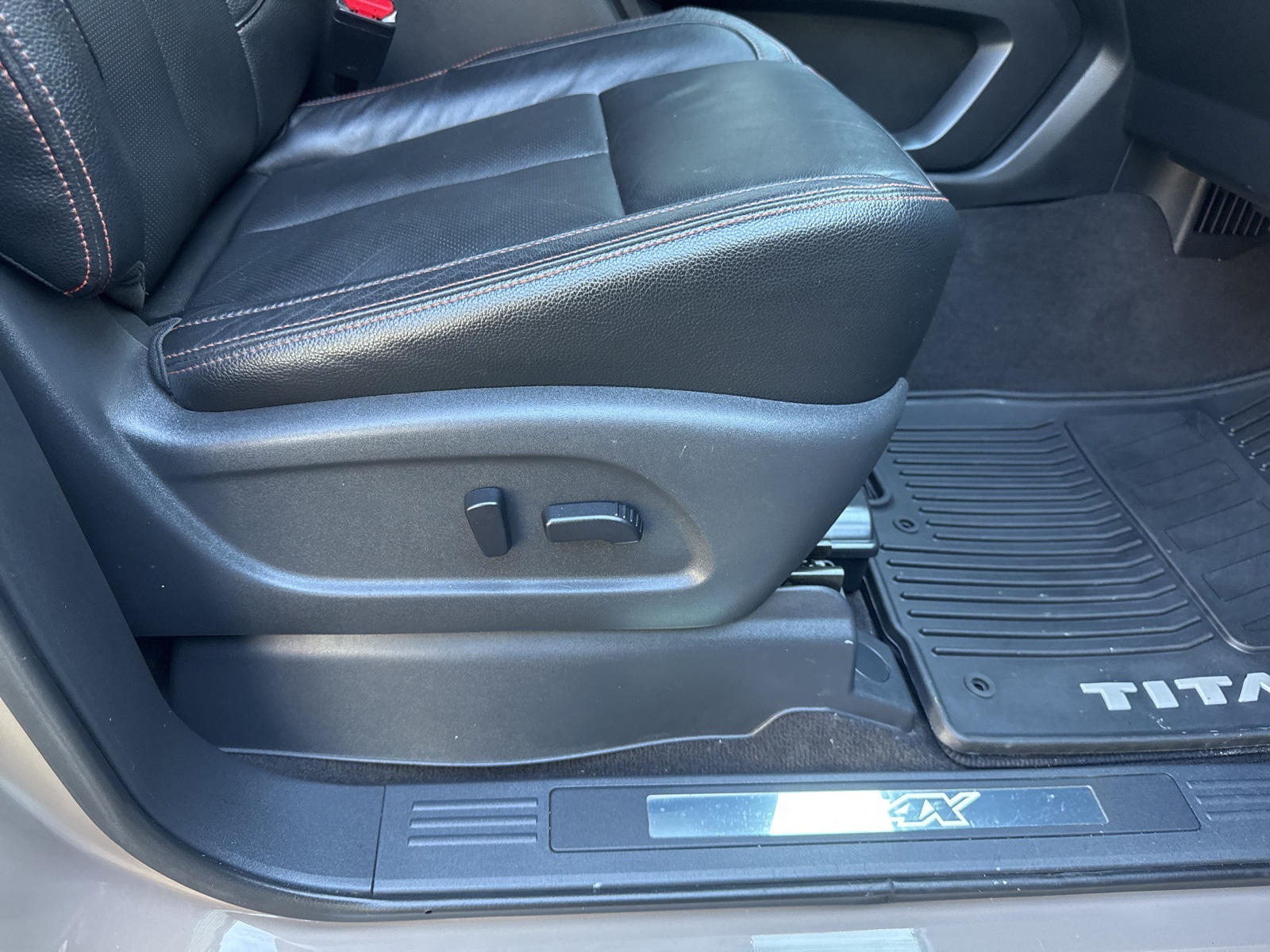 2021 Nissan Titan PRO-4X photo 32
