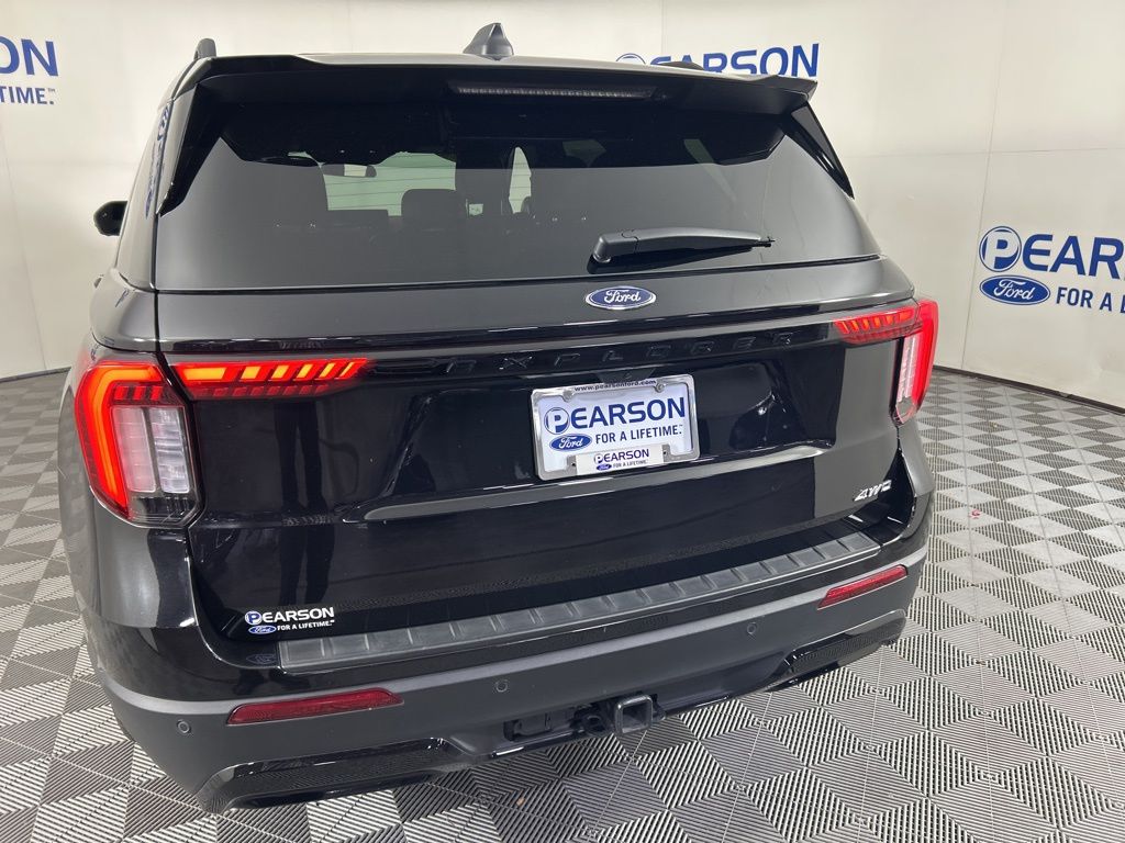 2025 Ford Explorer ST-Line photo 4