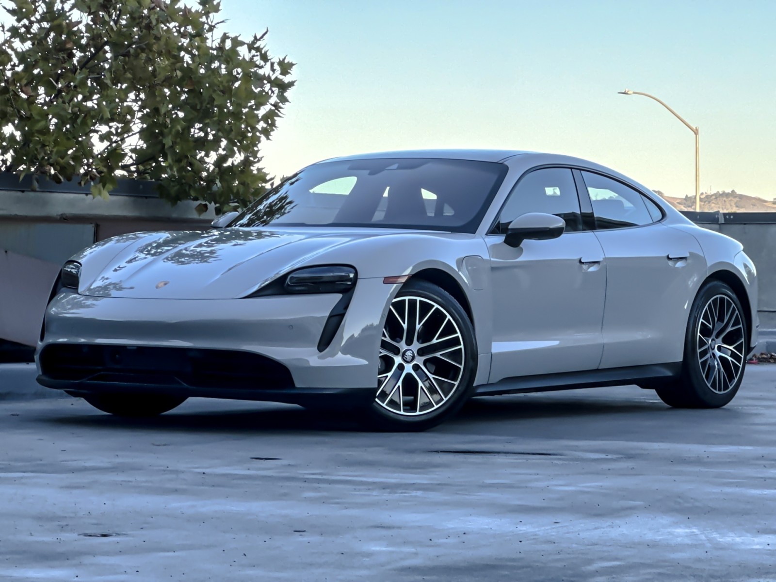 2024 Porsche Taycan photo 2