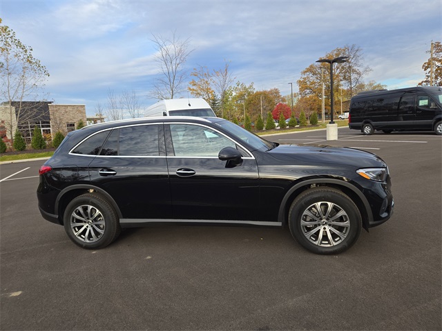 2026 Mercedes Benz GLC 300 4MATIC photo 2