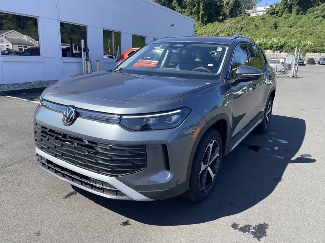 2025 Volkswagen Tiguan SE photo 3