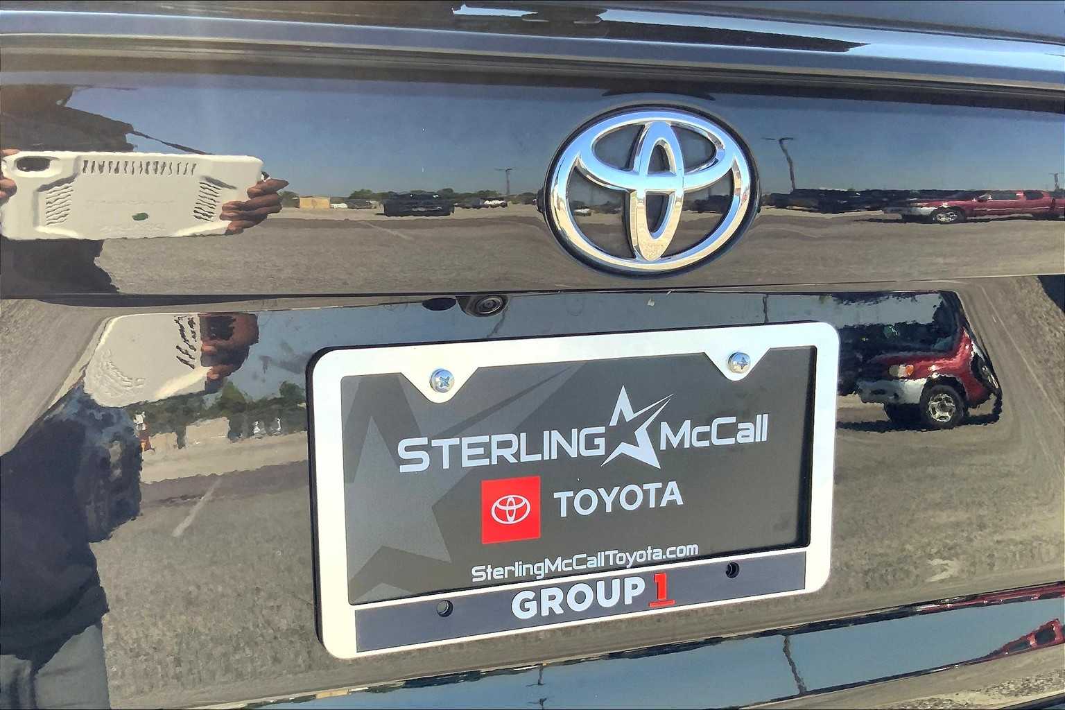 2022 Toyota RAV4 XLE photo 8