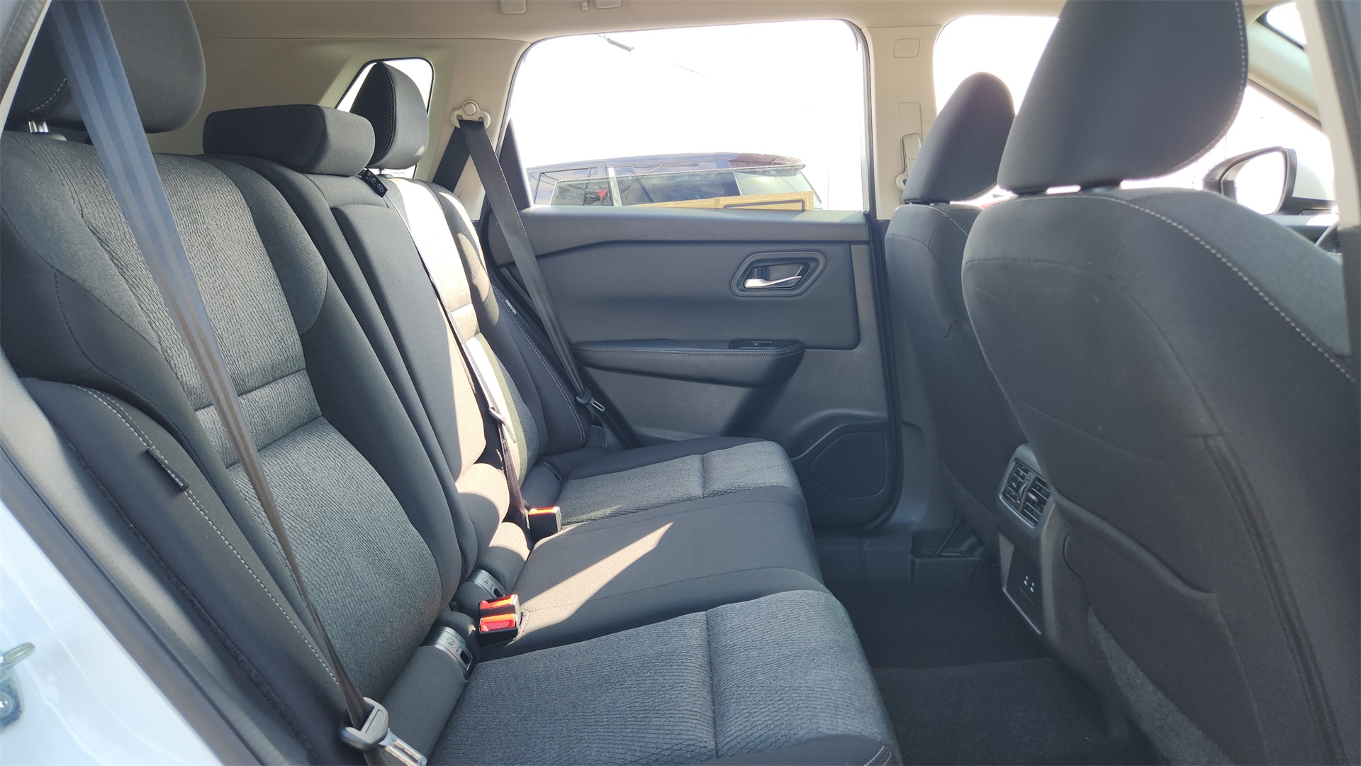2025 Nissan Rogue SV photo 21