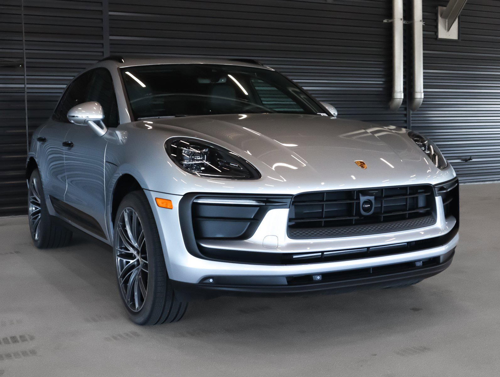 2025 Porsche Macan T photo 7