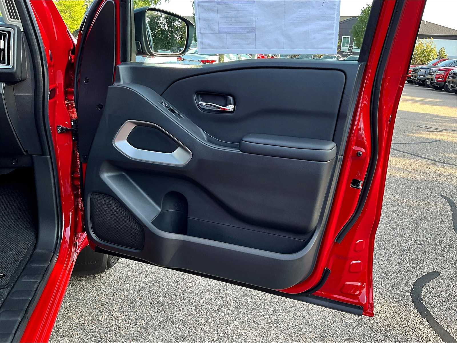 2025 Nissan Frontier SV photo 12