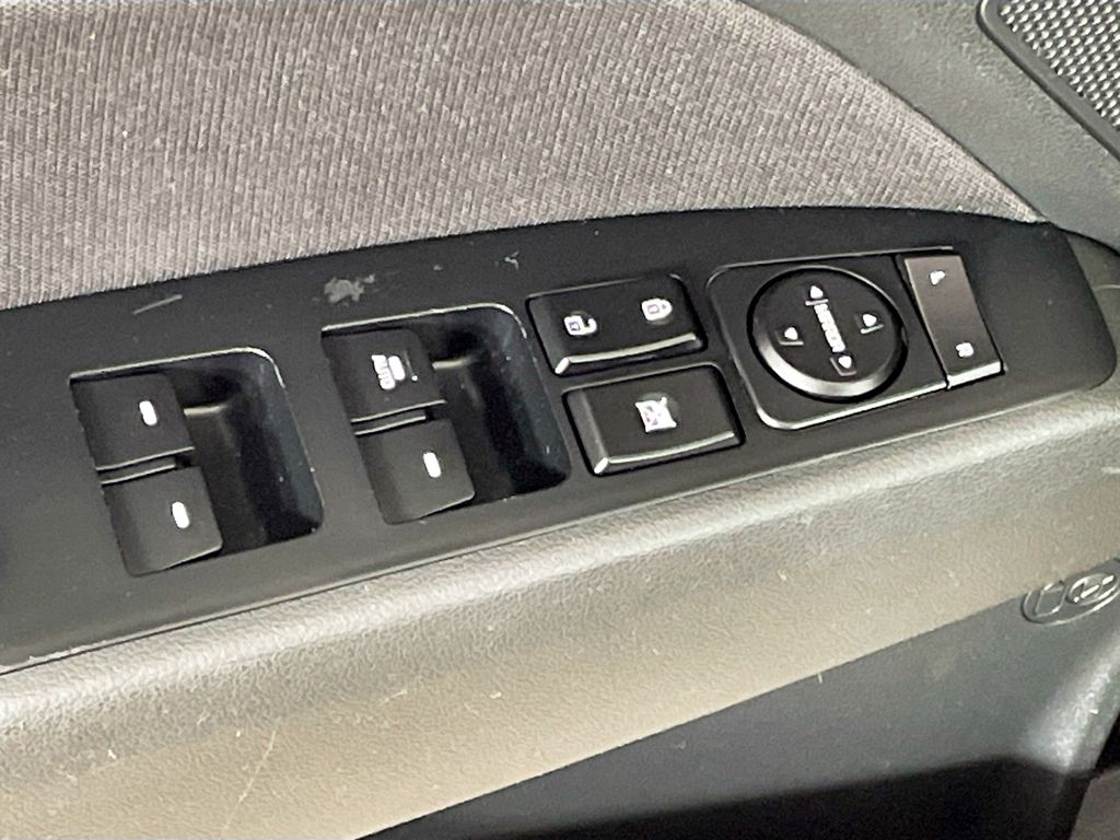 2019 Hyundai Elantra Value Edition photo 19