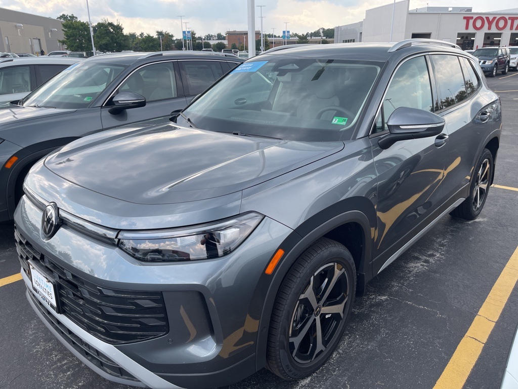 2025 Volkswagen Tiguan SE's photo