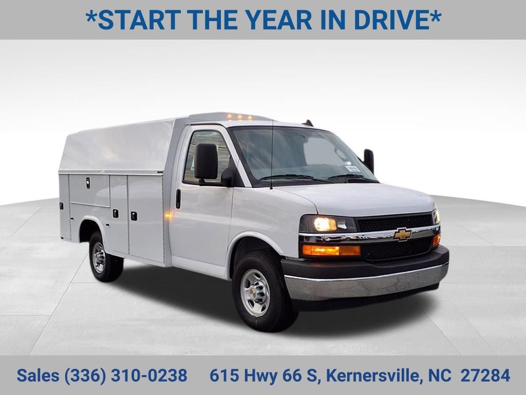 2025 Chevrolet Express Base's photo