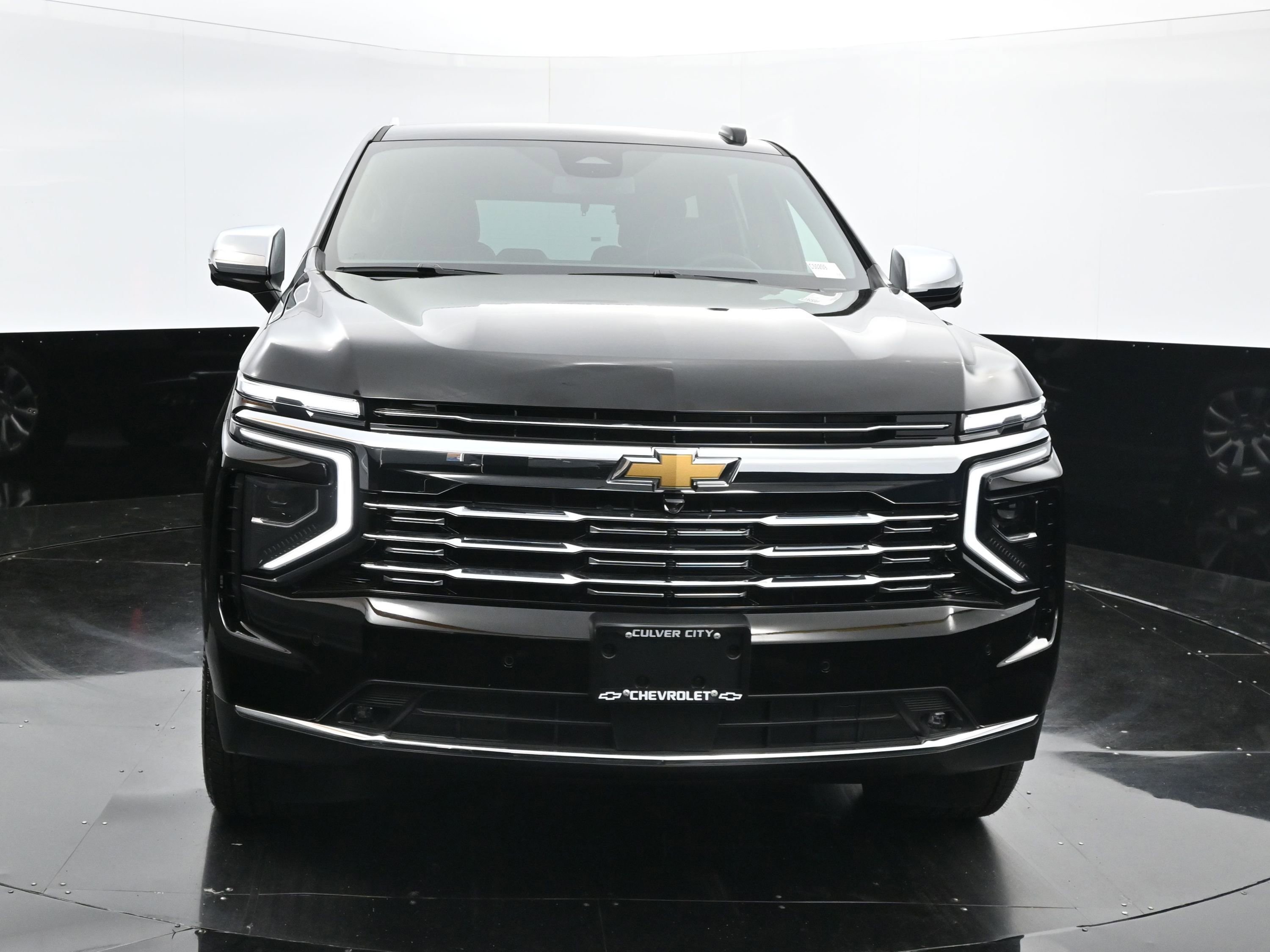 2025 Chevrolet Tahoe Premier photo 2