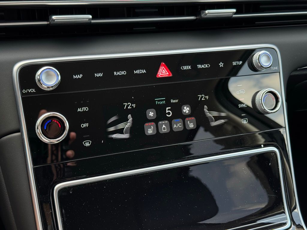 2025 Genesis GV80 2.5T AWD photo 29