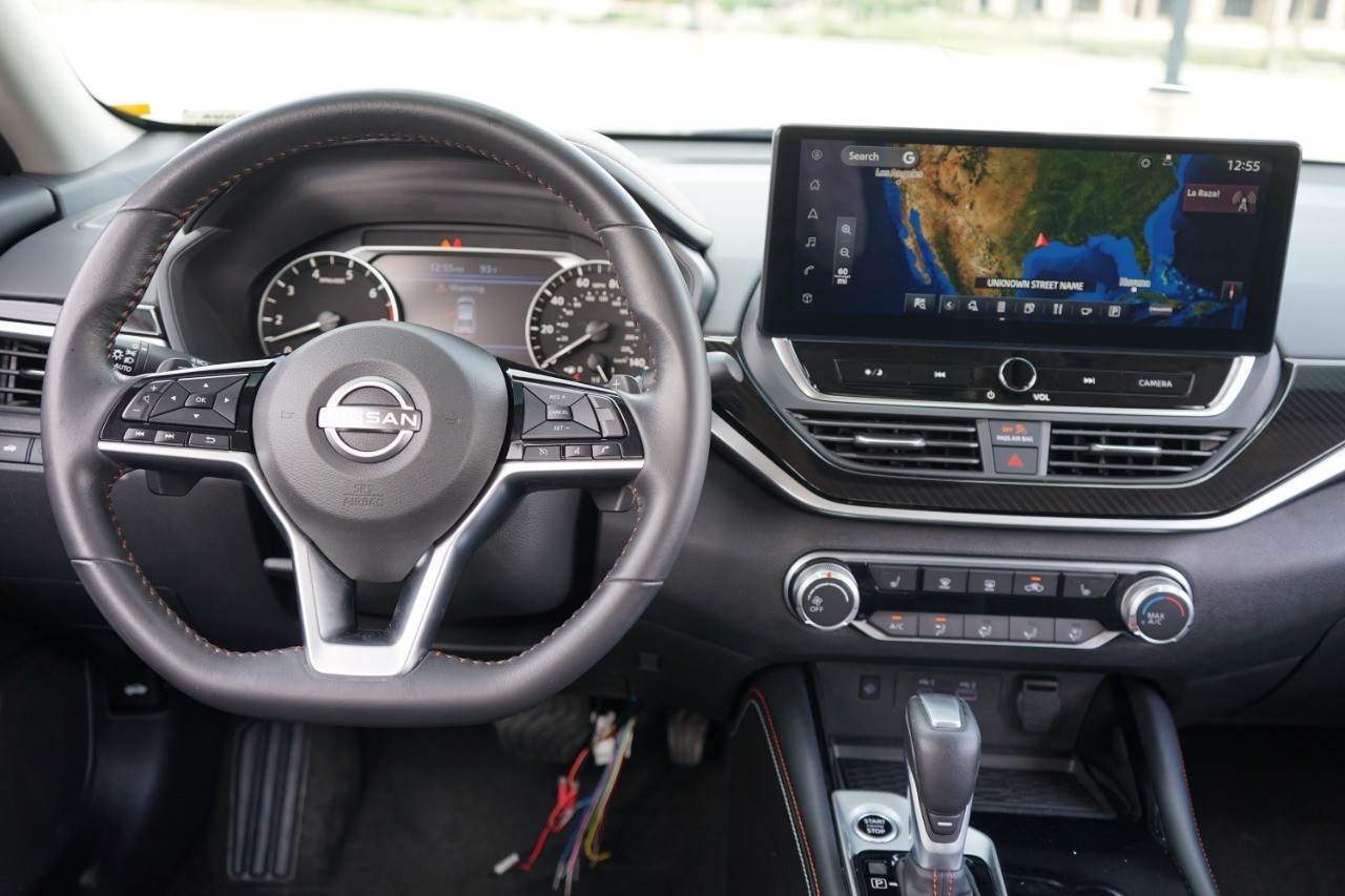 2023 Nissan Altima SR photo 26