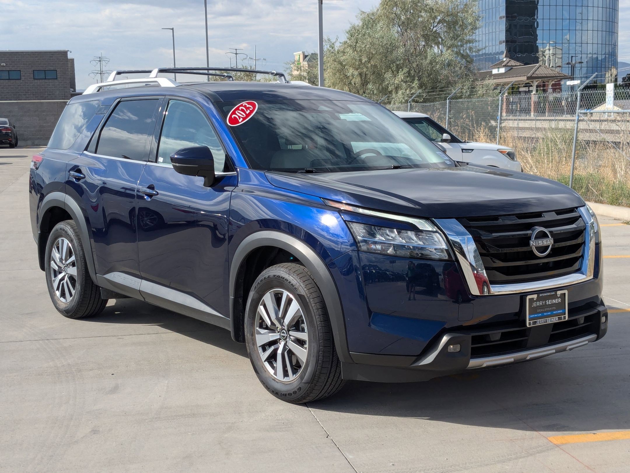 2023 Nissan Pathfinder SL photo 7