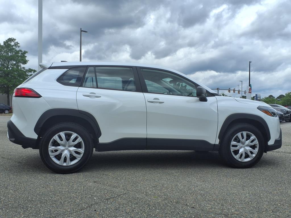 2023 Toyota Corolla Cross L photo 6