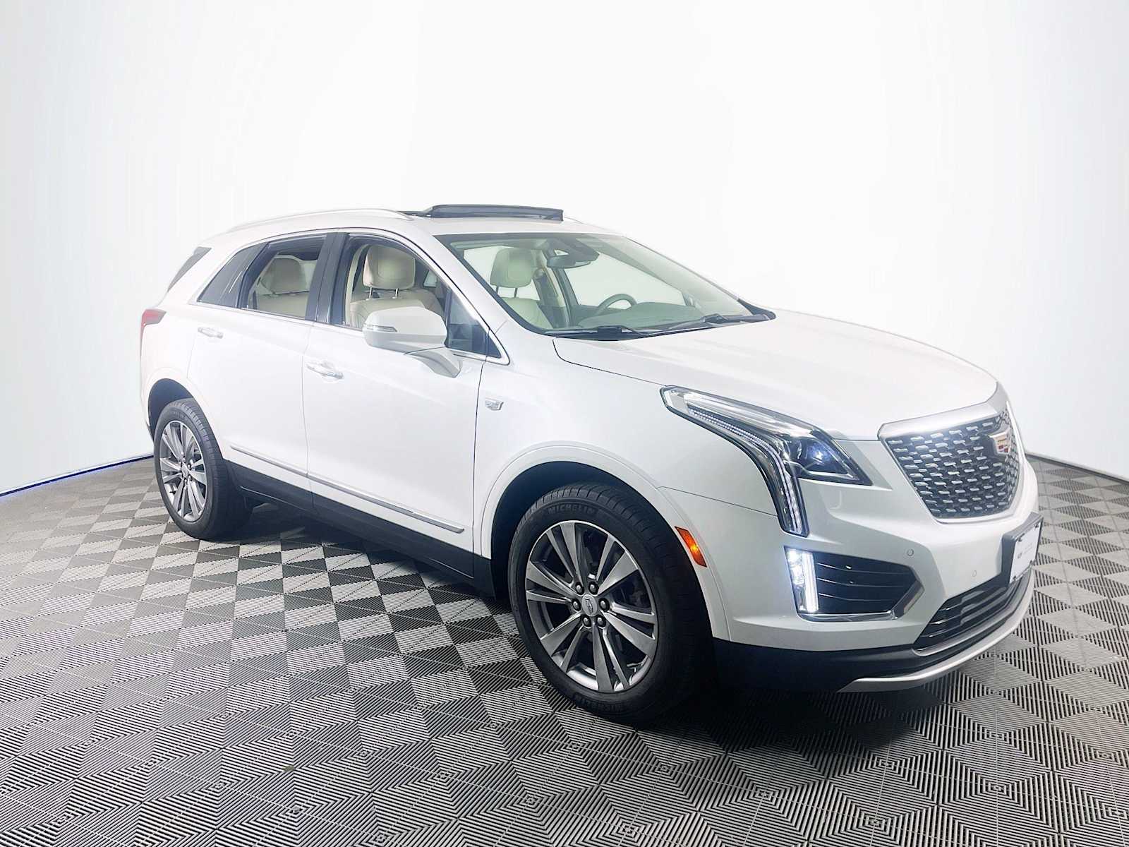 2023 Cadillac XT5 Premium Luxury photo 3