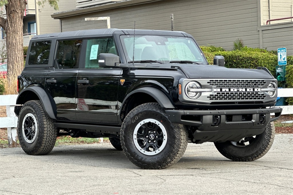 2025 Ford Bronco Badlands photo 2