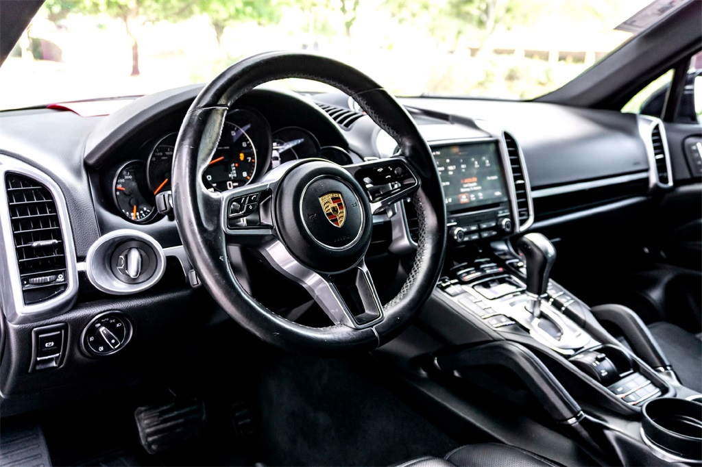 2018 Porsche Cayenne Base photo 14