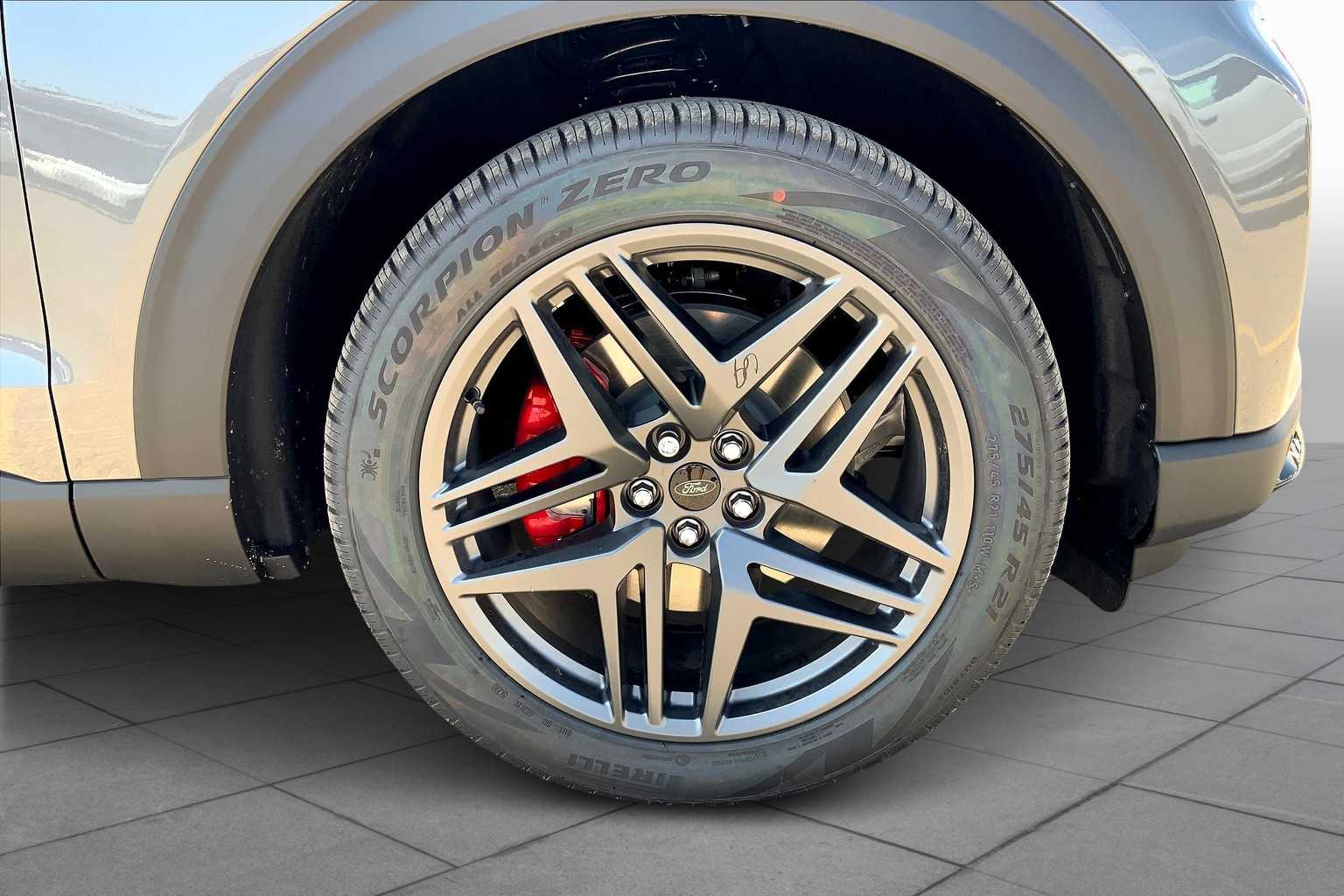 2025 Ford Explorer ST photo 11