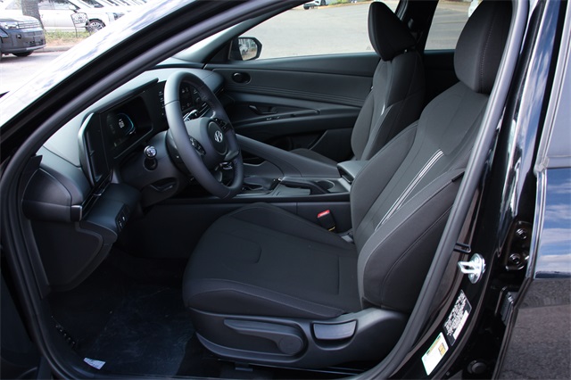 2025 Hyundai Elantra SEL Sport photo 8