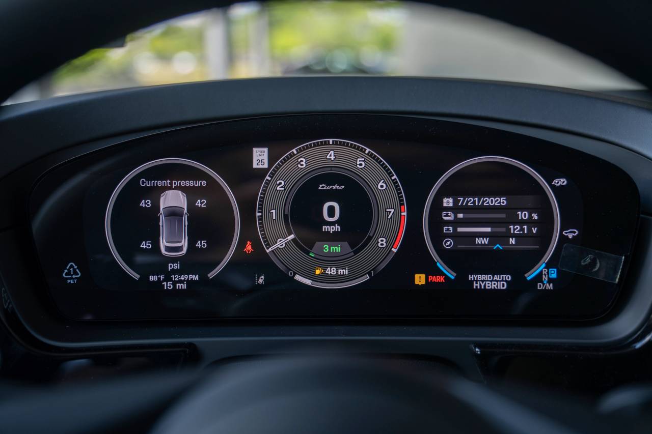 2025 Porsche Cayenne Turbo E-Hybrid Coupe photo 17