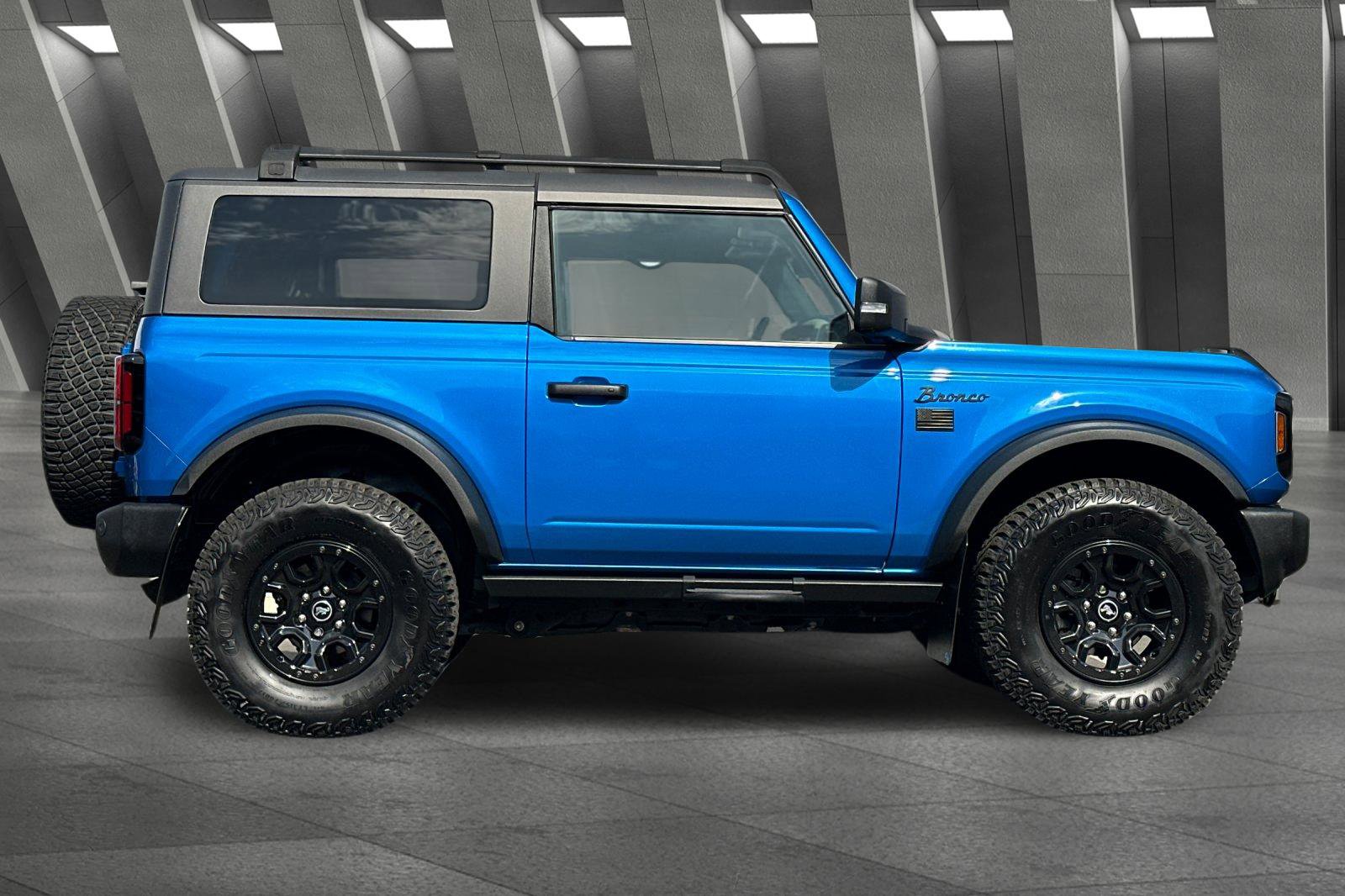 2022 Ford Bronco Base photo 2