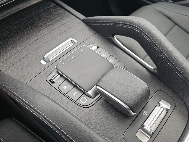2026 Mercedes Benz GLS 450 4MATIC photo 21