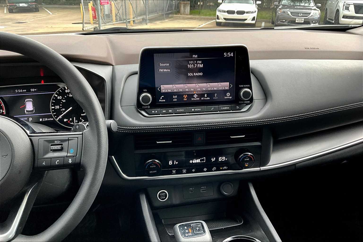 2023 Nissan Rogue SV photo 6