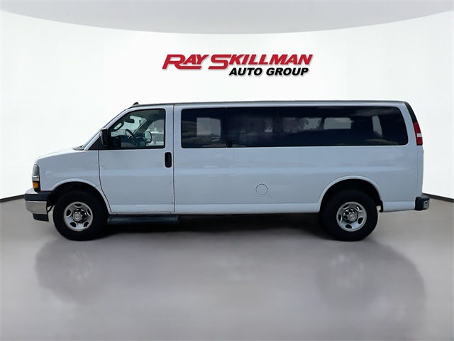 2020 Chevrolet Express 3500 LT Passenger photo 4