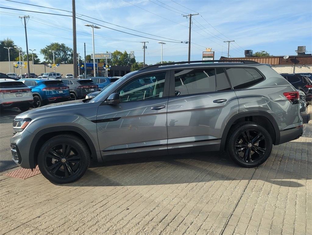 2023 Volkswagen Atlas V6 SEL R-Line photo 3