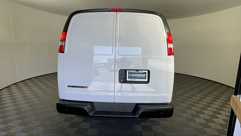2025 Chevrolet Express Cargo 2500 photo 5