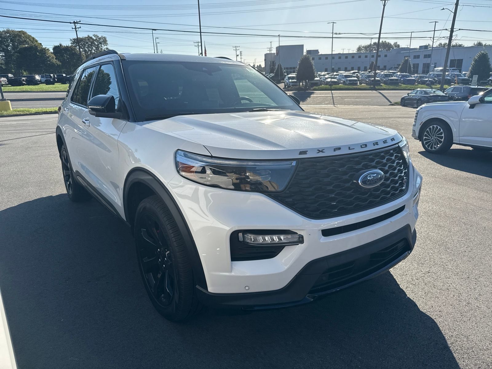 2023 Ford Explorer ST photo 4